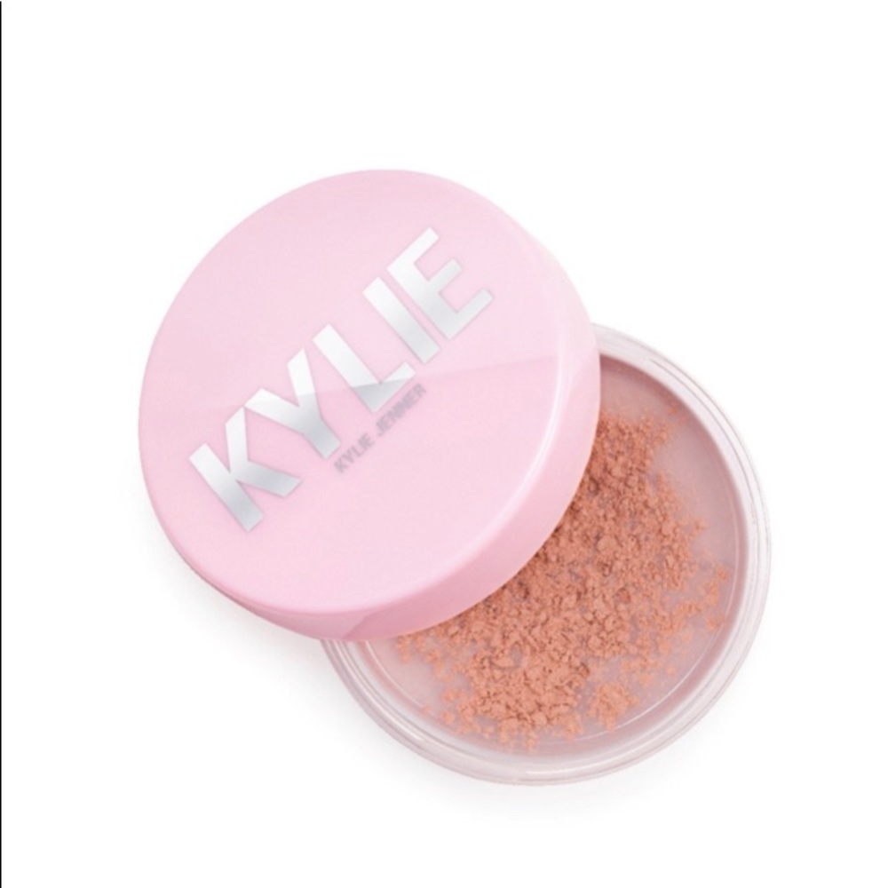 Kylie Jenner illuminating powder makeup cosmetics